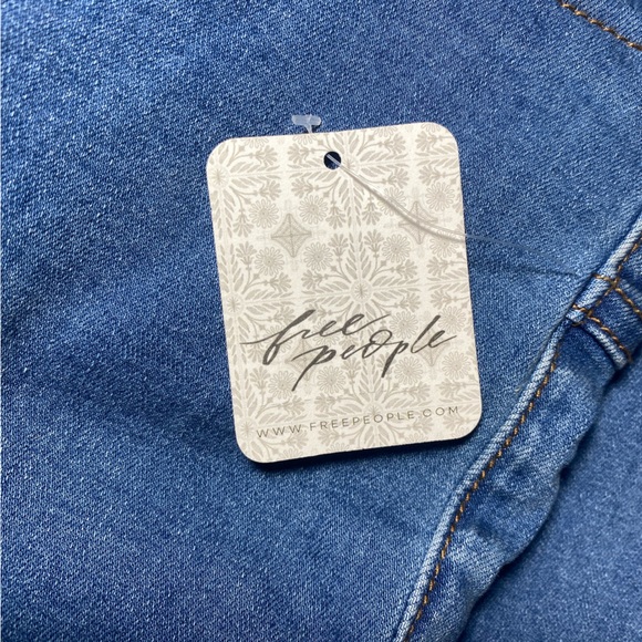 NWT | WE THE FREE | Penny Pull-on Flare Jeans | Size 30 - Picture 5 of 7